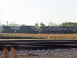 CSX 626 & NS 9314 roll towards the tower